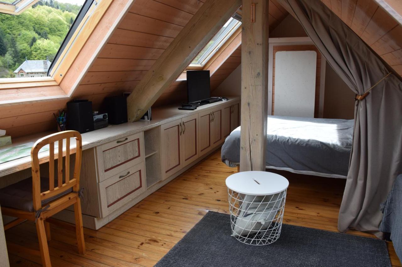 Petit Duplex De Charme Sous Les Toits Du Mont-Dore エクステリア 写真
