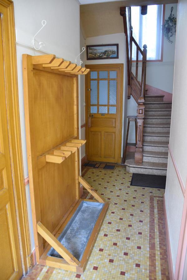 Petit Duplex De Charme Sous Les Toits Du Mont-Dore エクステリア 写真