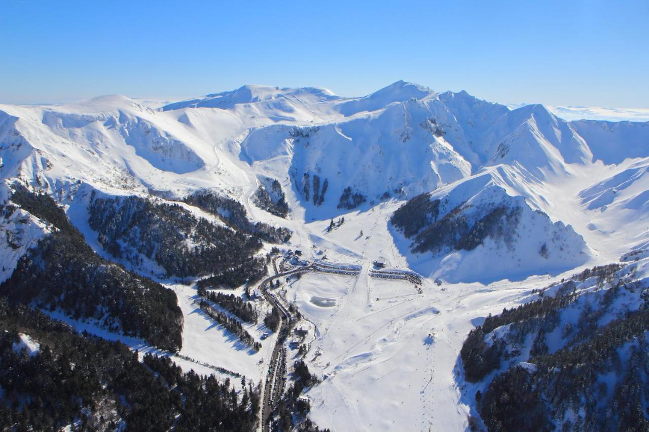 Petit Duplex De Charme Sous Les Toits Du Mont-Dore エクステリア 写真